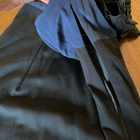 Taylor Dress with Silk Pleat Detail Size 6 - Picture 12 of 12